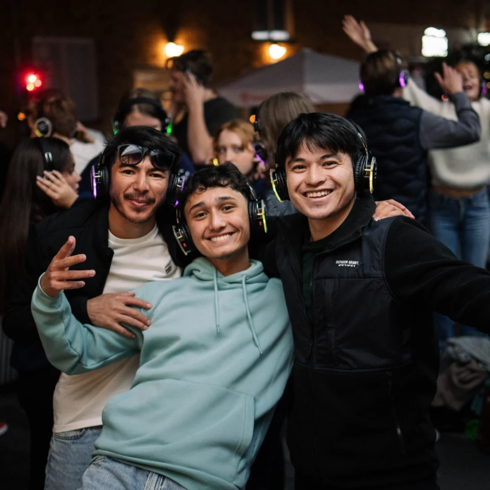 2000x677 (2000 x 1125 px) (1)